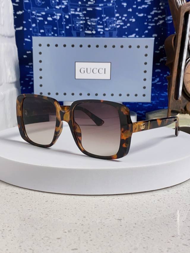 Gucci sunglasses, unisex classic stylish square frame, Instagram-worthy UV prote