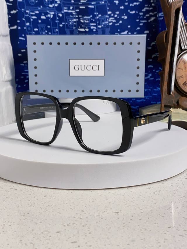 Gucci sunglasses, unisex classic stylish square frame, Instagram-worthy UV prote