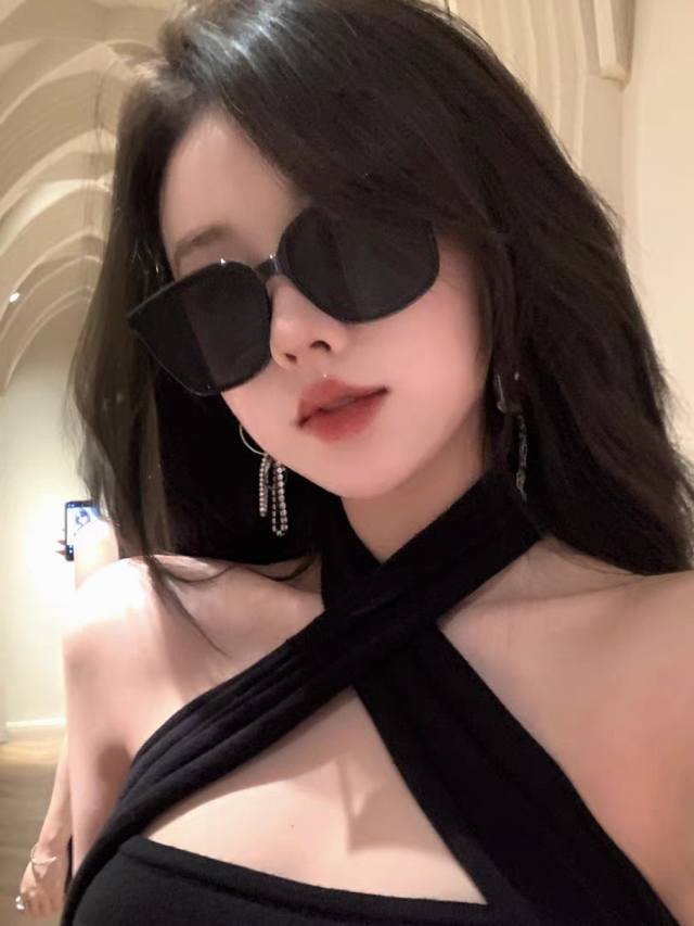 Gentle Moster Gm 2025 New High-End Stylish Square Oversized Sunglasses for Men,