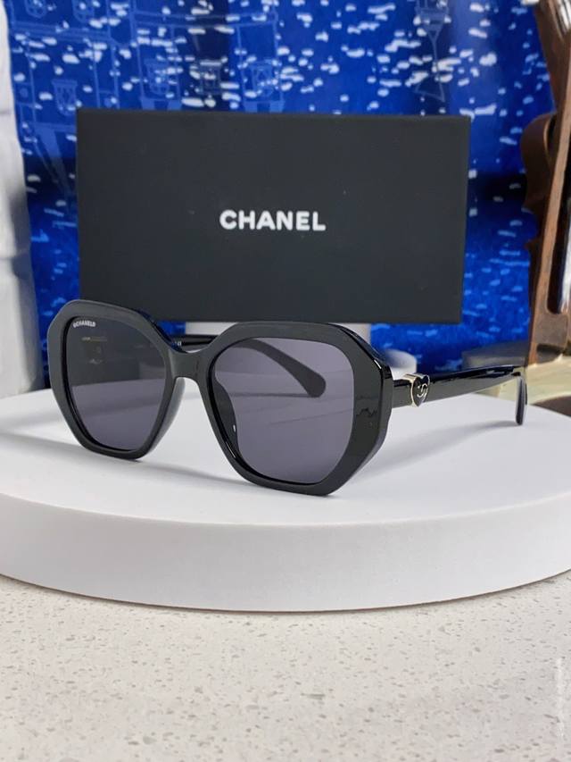 Chanel 2025 New Style European and American Sweet and Cool Hot Girl Black Round