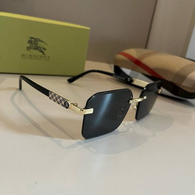 Burberry New One-Piece Driving Sunglasses - A Must-Have for Outings, Celebrity S