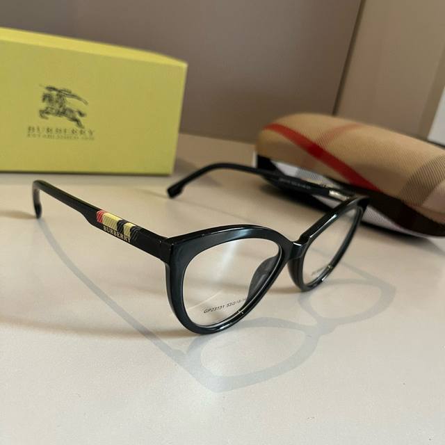 Optical Mirror, Makeup-Free Essential, Burberry Official Early Spring New Arriva