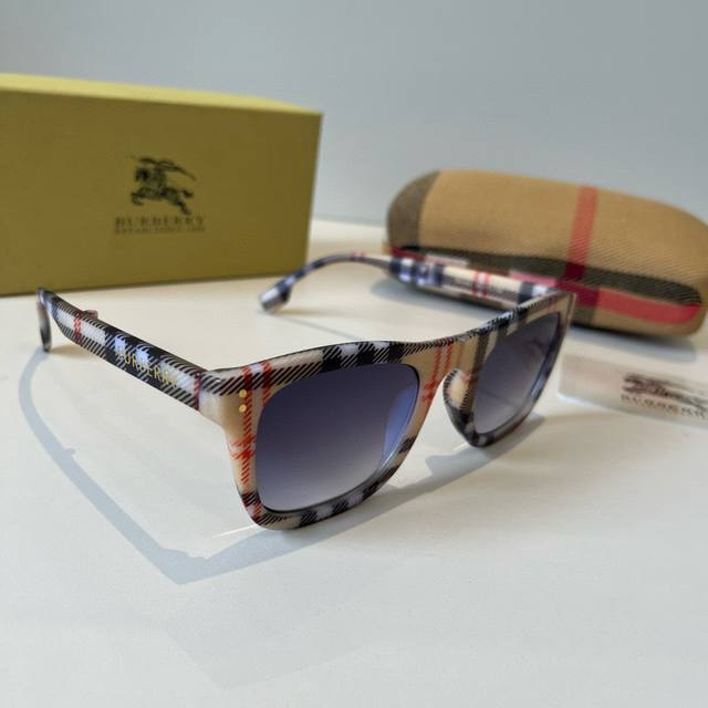 Burberry unisex sunglasses, international brand style, same as the official webs