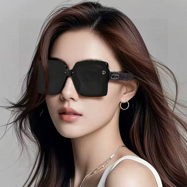 Dior 2025 Spring New Trendy Square Frame Sunglasses, High Quality, Comfortable t