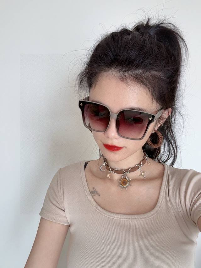 Lv 2025 New Women's Square Frame Sunglasses Driving Sunglasses, Stylish, Comfort