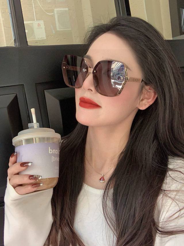 Fendi 2025 Spring New Square Frame Sunglasses - Popular among online influencers