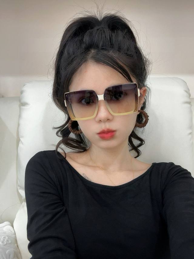 Fendi 2025 Spring New Trendy Hot Selling Fashion Square Frame Sunglasses High Qu