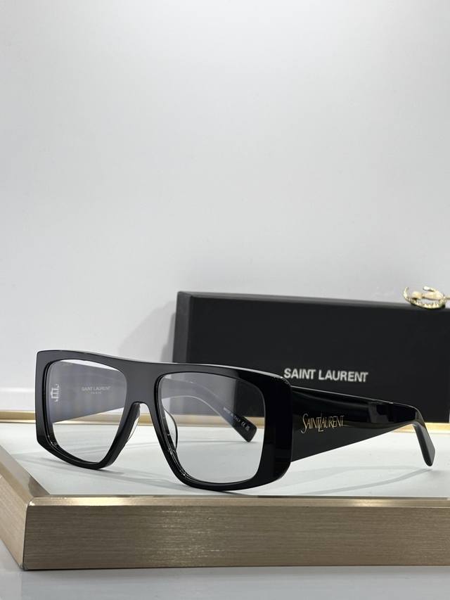 Saint Laurent Mod: Sl832 Extra-large acetate temples, perfectly concealing the t