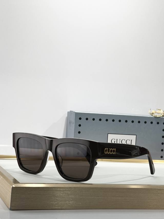 A cool and stylish look. Mod: Gg1793S. The Gg eyewear collection cleverly blends