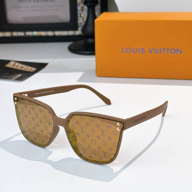 Louis Vuitto* Model: Z2975W Size: 63 ports 17-145 Ddd