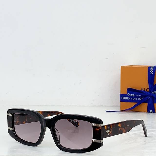 Louis Vuitton* Model: Z2937U Size: 55 ports 17-140 Ddd