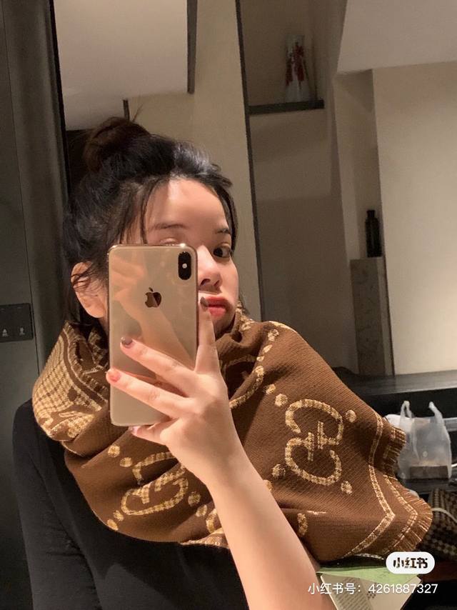 This is a classic, stylish, and timeless double-G jacquard shawl, identical to t