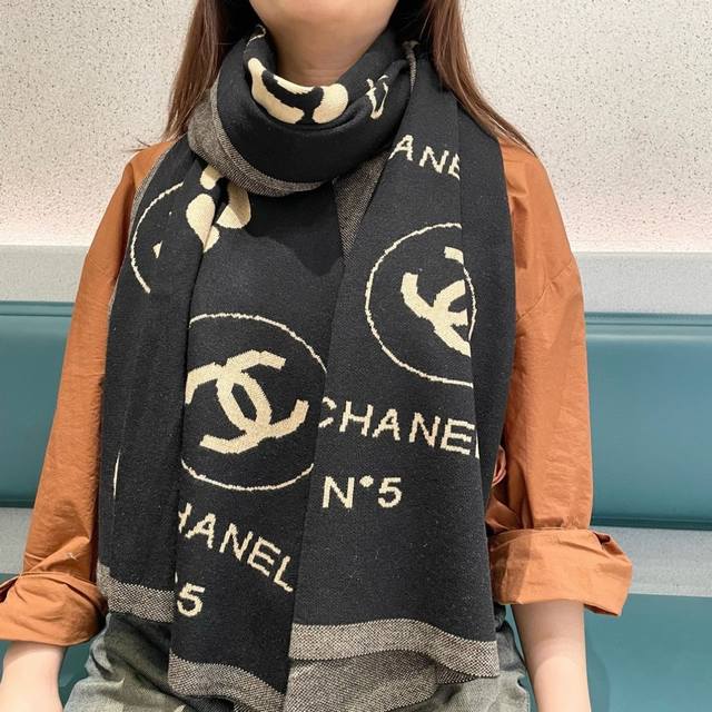 Chanel 2025 latest boutique style top-quality knitted scarf, a hot seller! The a