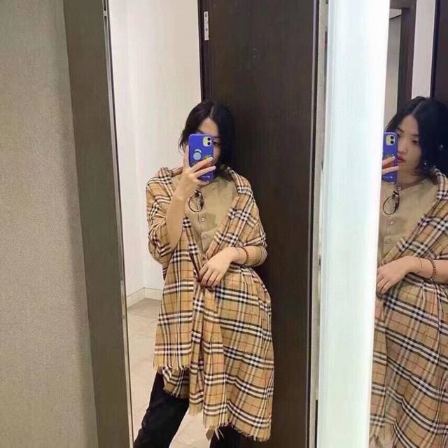 For top-quality items, look no further than this original Burberry double-sided