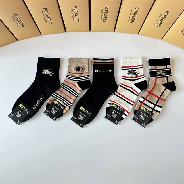 Specially packaged Burberry mid-length slouch socks! Five pairs per box, same st