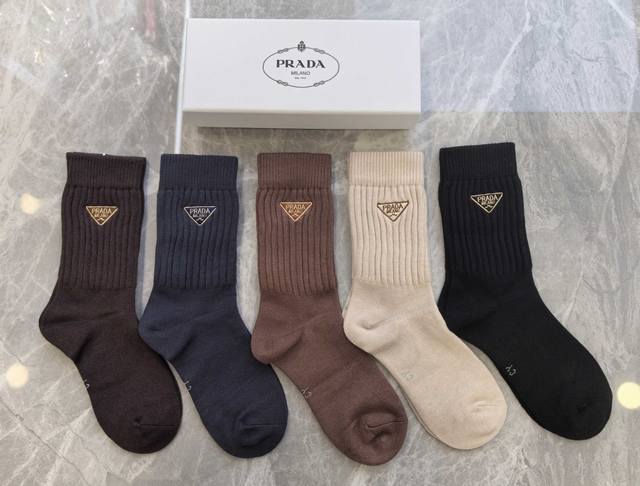 Specially packaged Prada new cashmere embroidered mid-length slouch socks! Five