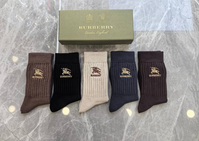 Specially packaged Burberry new cashmere embroidered mid-length slouch socks! Fi