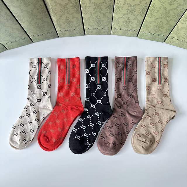 Specially packaged Gucci new mid-length slouch socks! Five pairs per box, same s