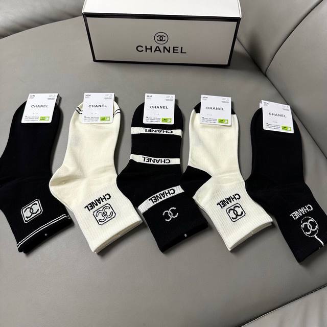 Special Offer: Chanel's new women's mid-calf socks, five pairs per box. Made of