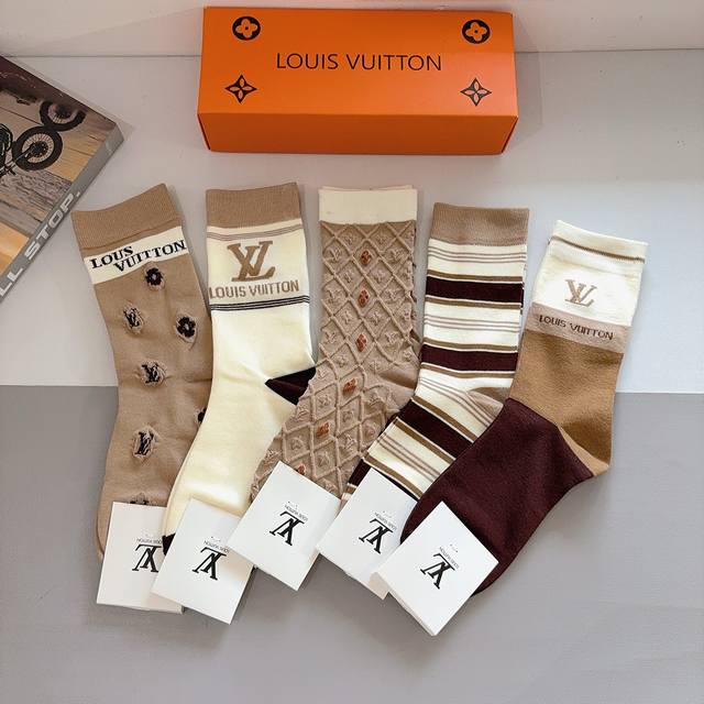 Box of 5 pairs of Louis Vuitton high-quality new trendy knee-high socks, recomme