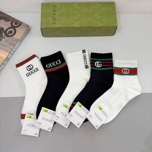 A box of 5 pairs of Gucci 2025 new style socks, including packaging! Pure cotton