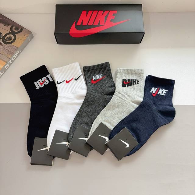 Box of 5 pairs of new Nike mid-calf socks (with packaging) - brand new high-qual