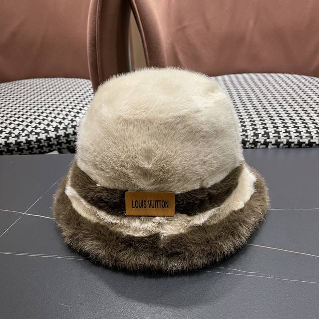 Louis Vuitton Women's Winter New Style Hat, Face-Slimming Fleece-Lined Warm Ear-