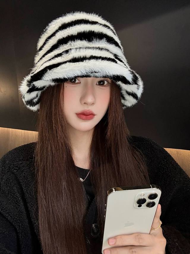 Louis Vuitton Zebra Print Plush Retro Bucket Hat, Thickened for Autumn and Winte