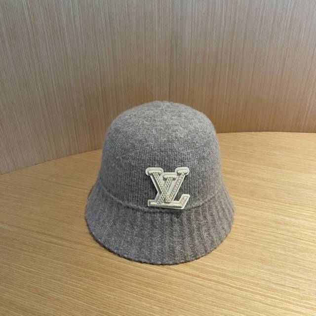 Louis Vuitton Lv plush bucket hat for women, new autumn/winter style, casual and