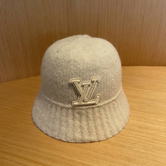 Louis Vuitton Lv plush bucket hat for women, new autumn/winter style, casual and