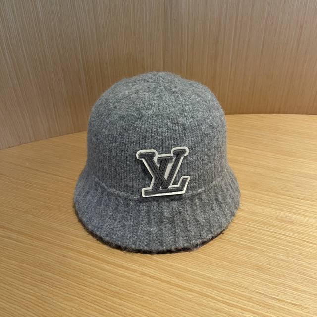 Louis Vuitton Lv plush bucket hat for women, new autumn and winter style, casual