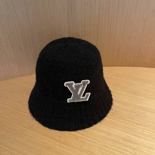 Louis Vuitton Lv plush bucket hat for women, new autumn and winter style, casual