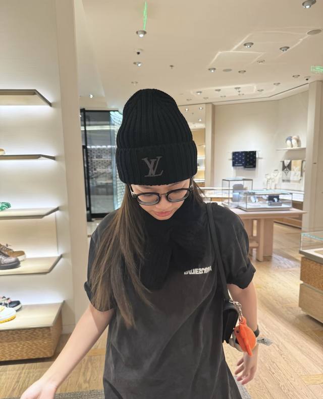Lv Louise New Beanie Ddd