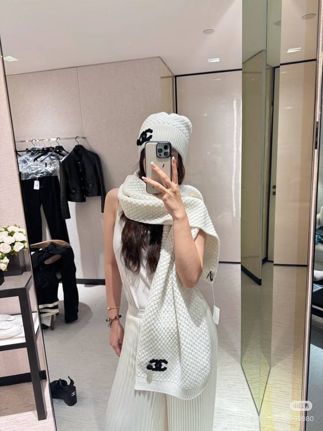 Chanel 2025 Official New Scarf and Hat Set, 100% Cashmere, warm and cozy, super