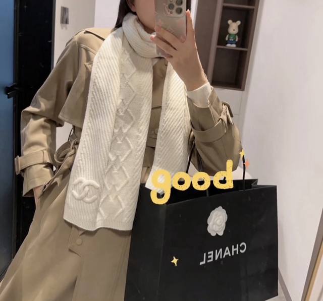 Chanel wavy crochet cashmere scarf, exquisitely handmade stitch by stitch, visib