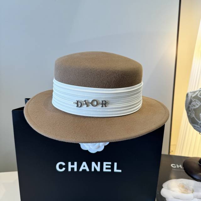 Dior's new wool hat, flat-topped hat, 100% wool fabric, head circumference 57cm.
