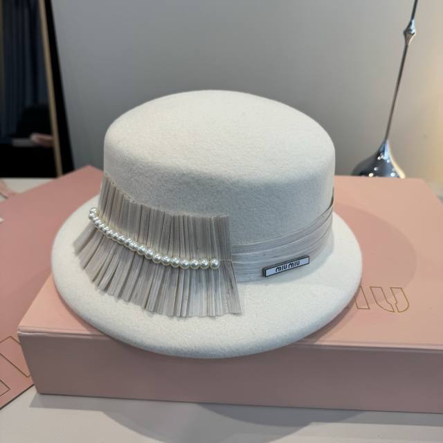 White Miumiu Autumn/Winter New Wool Bucket Hat, 100% Wool Fabric, Head Circumfer