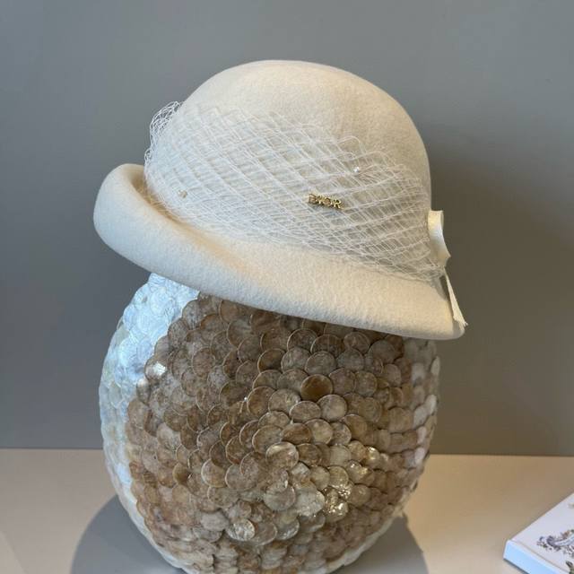 White Dior new wool beret, super goddess style, haute couture hat, 100% wool fab