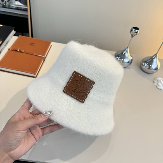 Loewe's new hand-held bucket hat, head circumference 57cm.