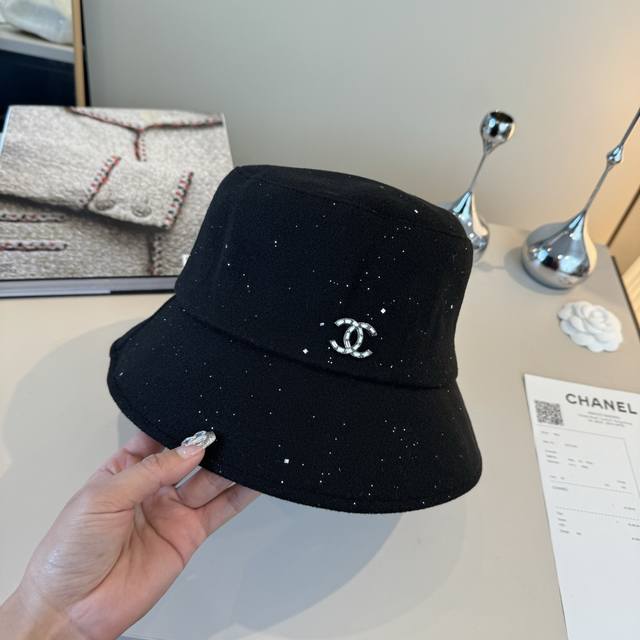 Chanel's new bucket hat, head circumference 57cm.