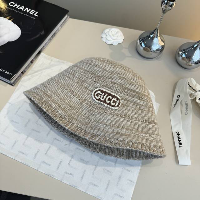 Gucci new mixed-color fuzzy bucket hat, a must-have for autumn and winter, a ver