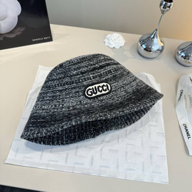 Gucci new mixed-color fuzzy bucket hat, a must-have for autumn and winter, a ver
