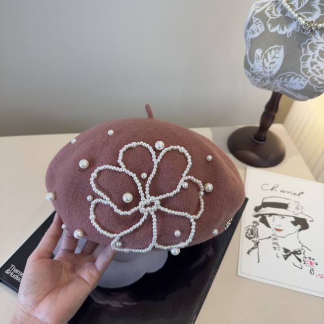 Chanel new wool beret, 100% wool fabric, head circumference 57cm.