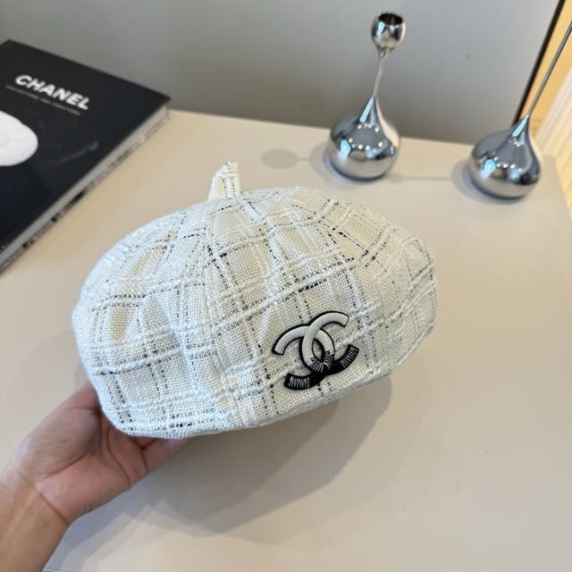 Chanel new beret, head circumference 57cm.
