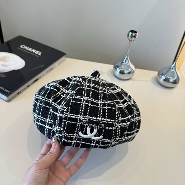 Chanel new beret, head circumference 57cm. Ddd