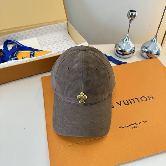 Louis Vuitton New Baseball Cap, Haute Couture Style, Head Circumference 57cm (Dd