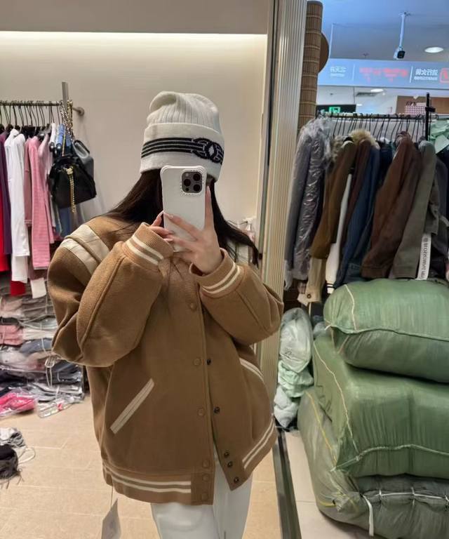 Chanel knitted beanie Ddd