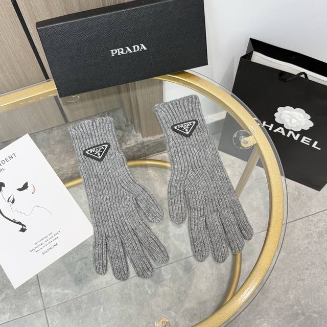 Popular Prada Fall/Winter Wool Knit Gloves (Packaging Included) - Solid Color Se