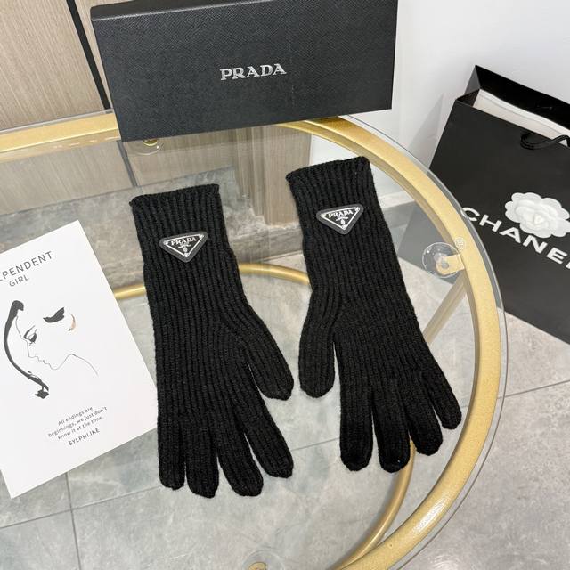 Popular Prada Fall/Winter Wool Knit Gloves (Packaging Included) - Solid Color Se