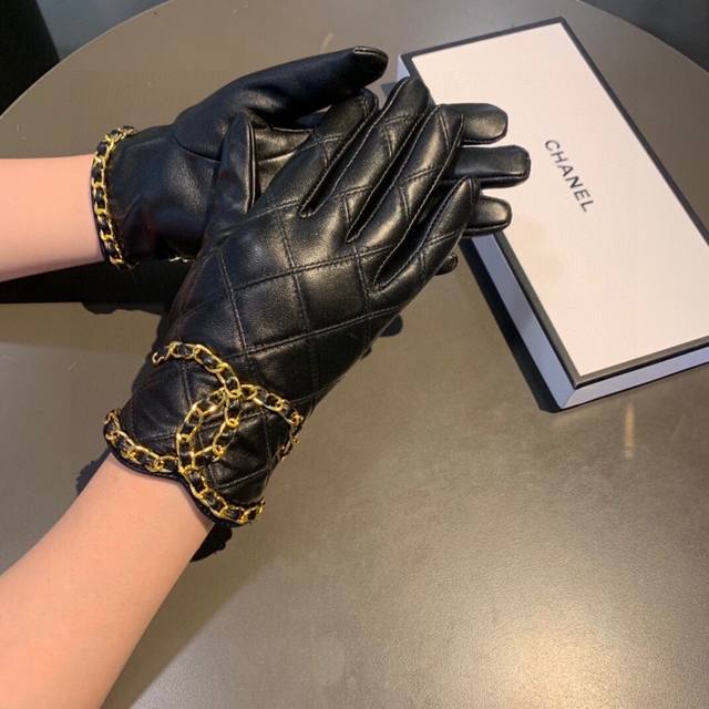 Chanel 2025 Double C Chain Autumn/Winter Motorcycle Gloves - Beautiful and worth
